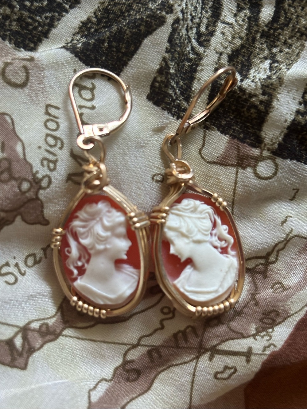 Vintage Gold-Tone White Cameo Drop Earrings - White on Coral Red